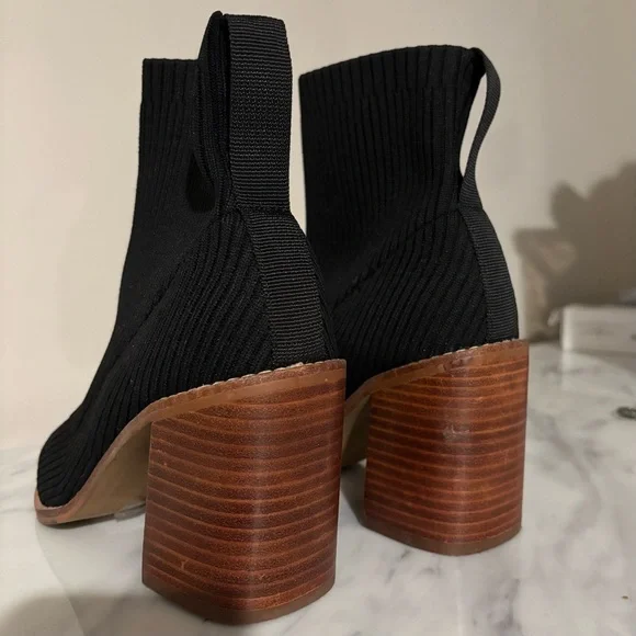 NWT Steven by Steve Madden Black Ribbed Ankle Boots - Picture 3 of 4